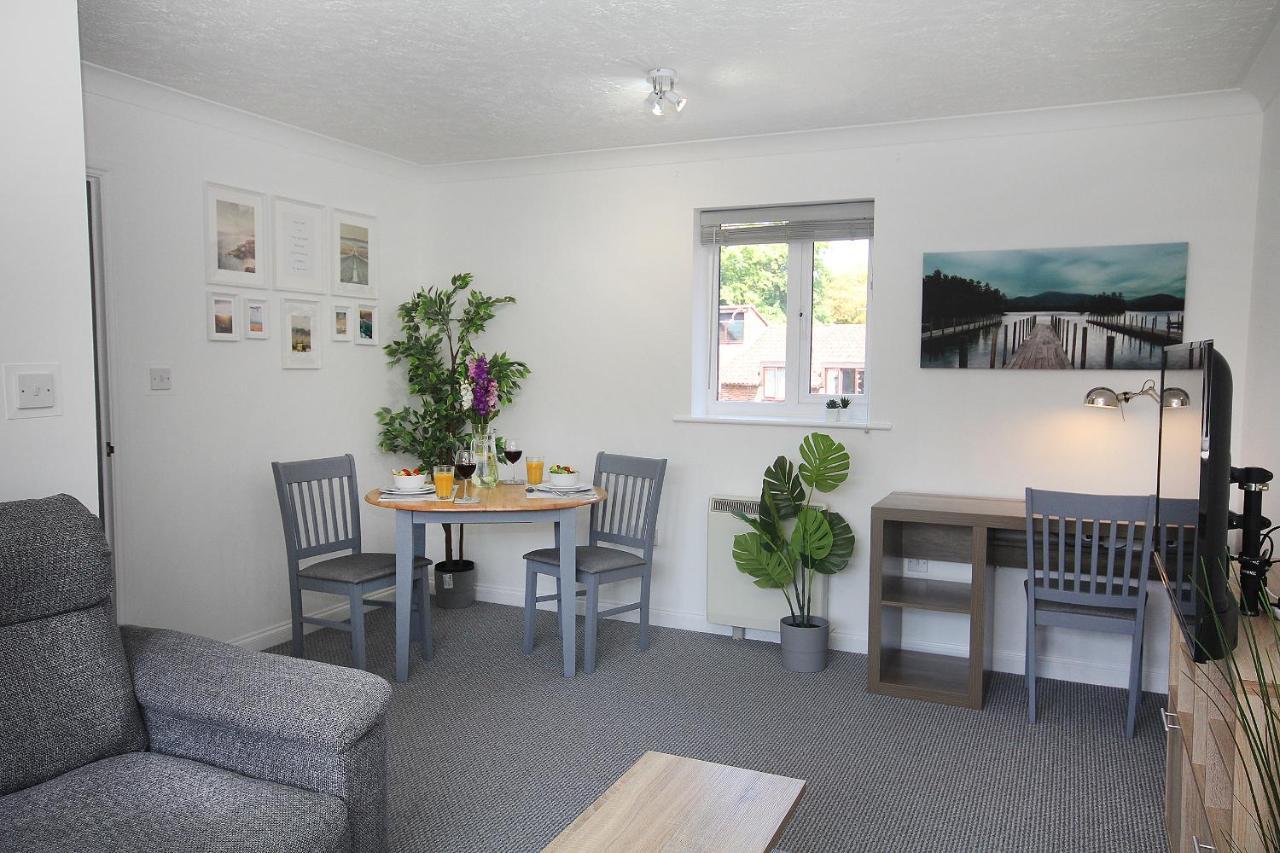 Chipad Mono - Quality City Centre Apartment, With Free Parking Space チチェスター エクステリア 写真