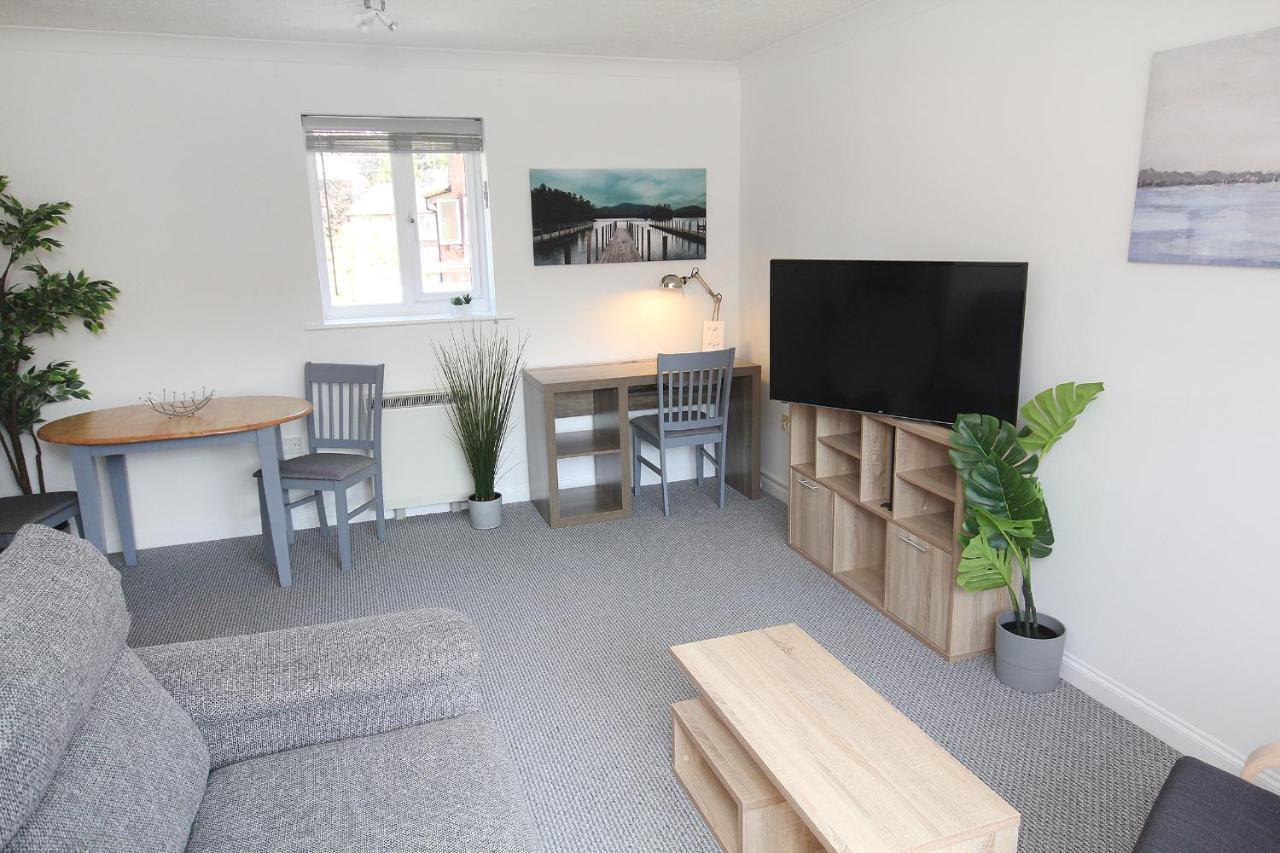 Chipad Mono - Quality City Centre Apartment, With Free Parking Space チチェスター エクステリア 写真