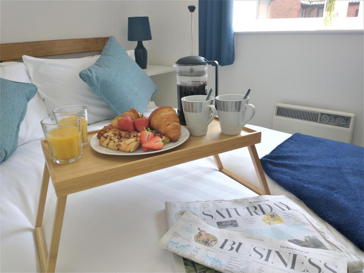 Chipad Mono - Quality City Centre Apartment, With Free Parking Space チチェスター エクステリア 写真